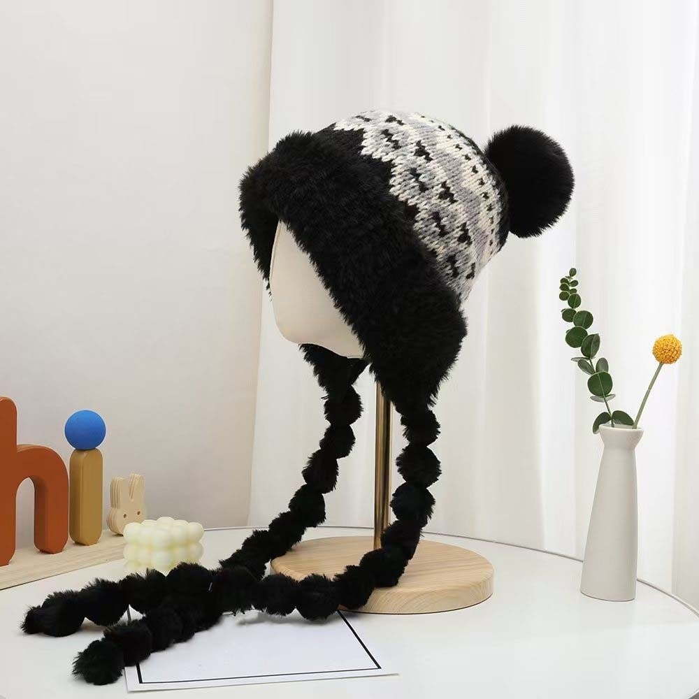 Winter Trapper Hat - Fleece gevoerde pomponmuts met vlechten, gestreept